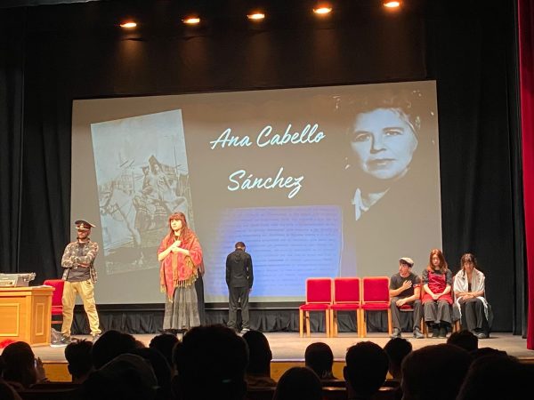 Presentación del proyecto completo a los centros educativos. Teatro principal de Puerto Real